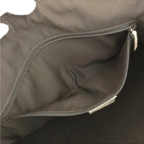 Gucci Duchessa Leather Boston Bag Cream Bow Crest Charm Top Handle. (COA). - Picture 12 of 15